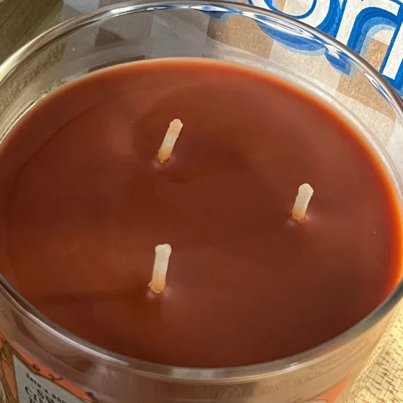 Bath & Body Works White Barn Sweet Cinnamon Pumpkin 3-Wick Candle - Picture 3 of 5